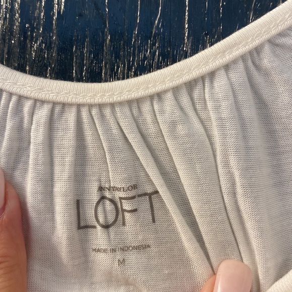 Cute ruffle tank - Picture 2 of 2